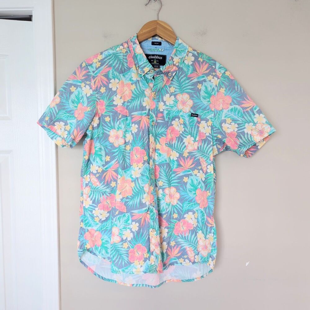Chubbies Men's Life in Paradise Friday Short Sleeve Button Up Hawaiian Shirt Med